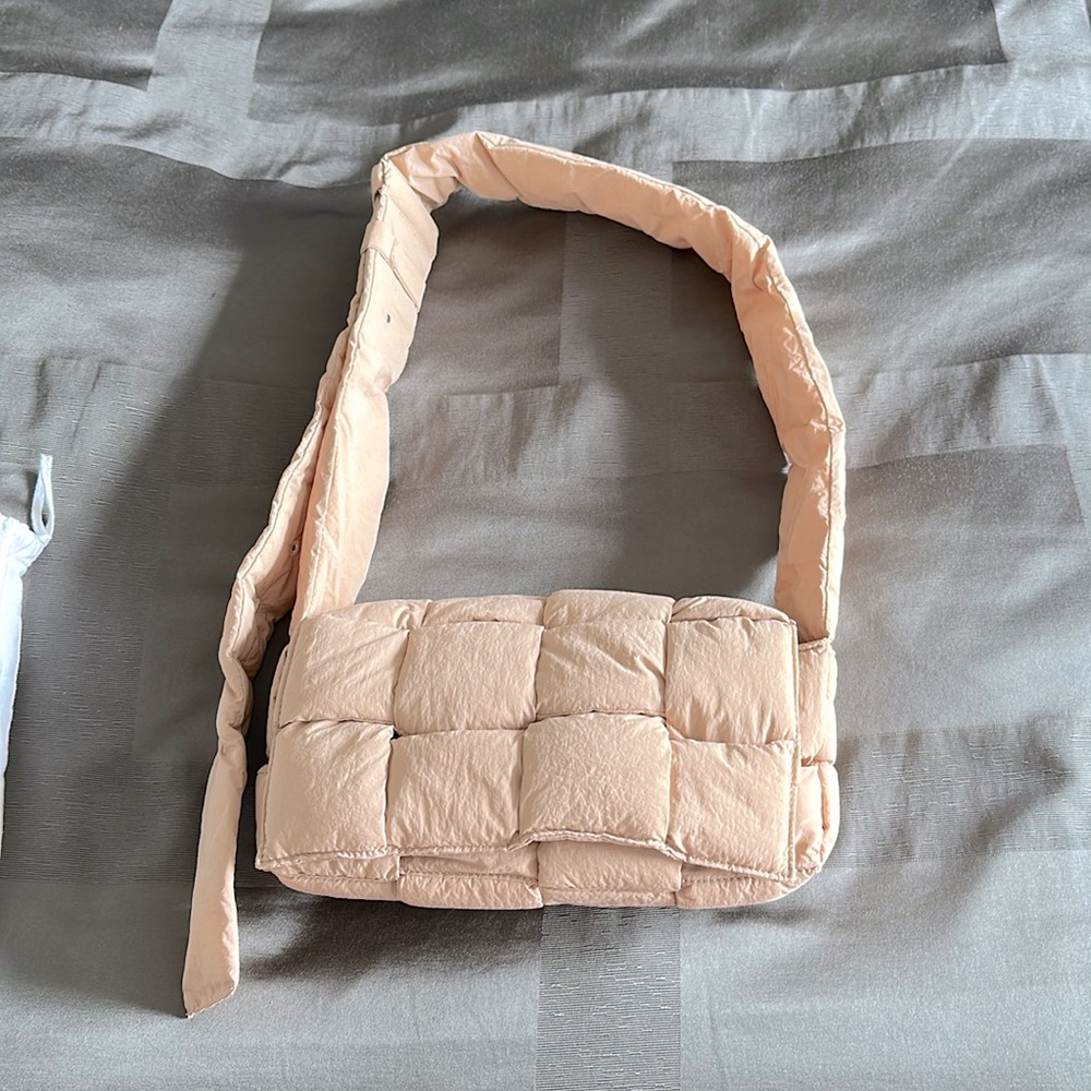 Bottega Veneta padded tech cassette puffer bag - medium